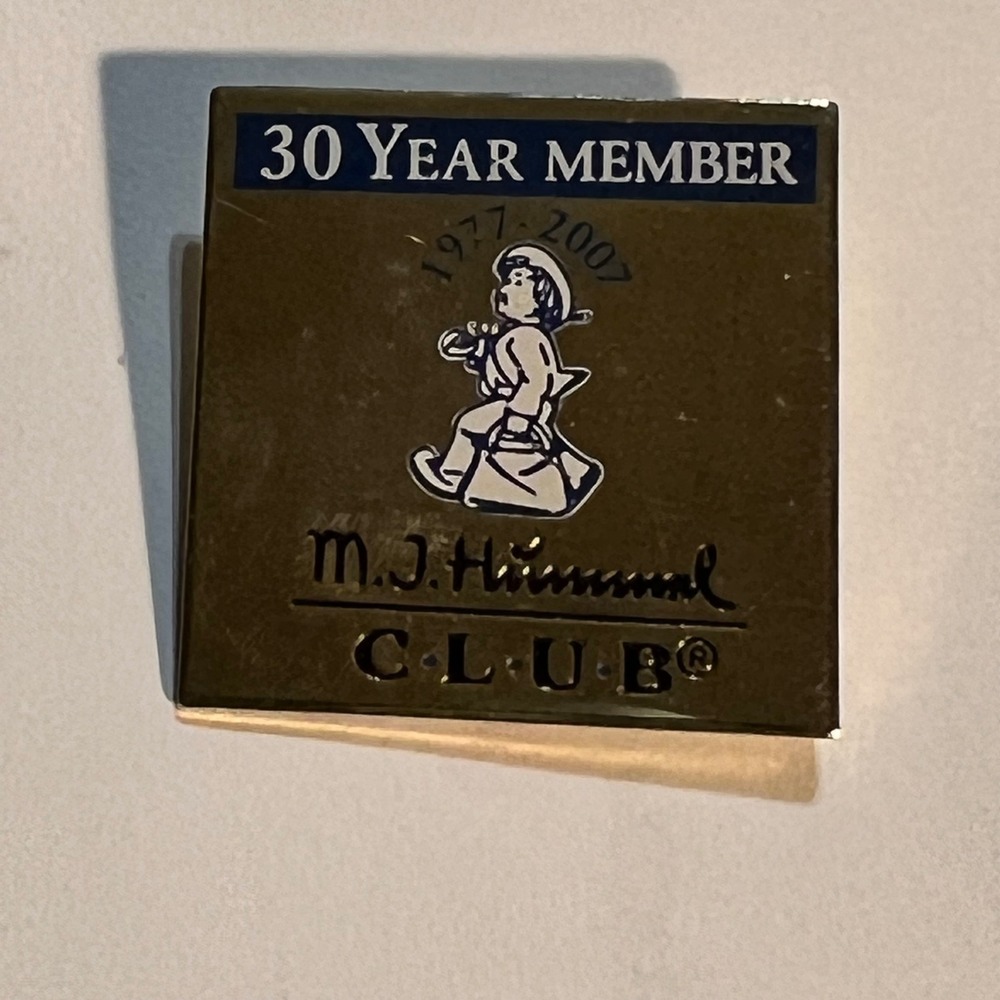 Vintage M.J. Hummel 30 Year Member Pin Gold 1977-2007 Goebel Club Exclusive